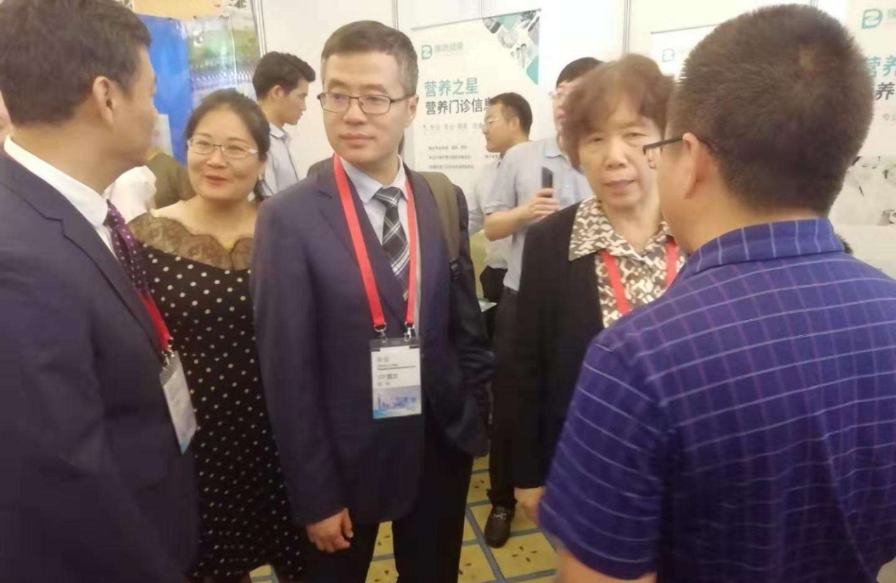 專家領(lǐng)導(dǎo)蒞臨展臺指導(dǎo)工作 專家領(lǐng)導(dǎo)蒞臨展臺指導(dǎo)工作